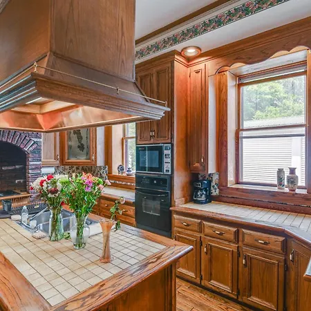 Walk To Lawrenceburg Square Home For Large Groups
